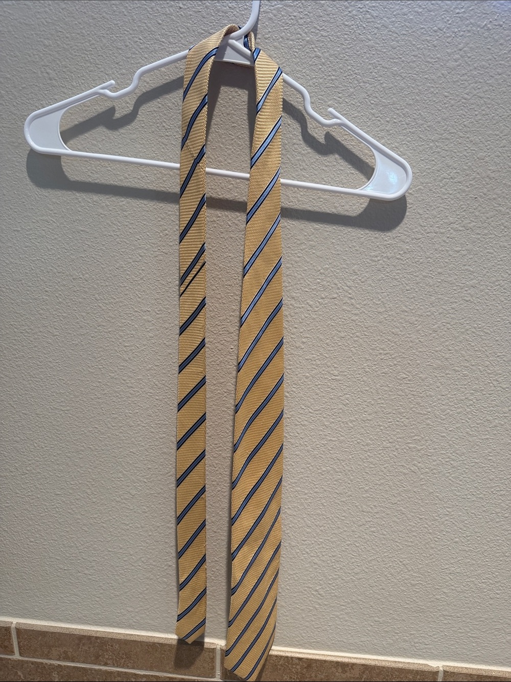 Tasso Elba Yellow Tie with Blue and White Diagonal Stripes